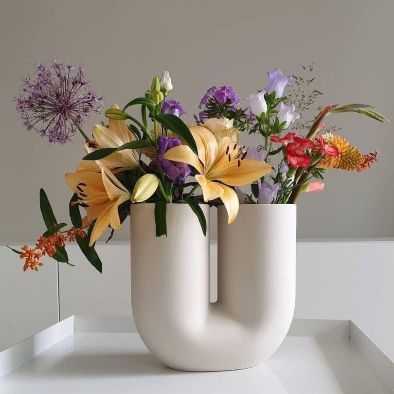 Elegant U Shaped Ceramic Vase - Decorative Home Accent
